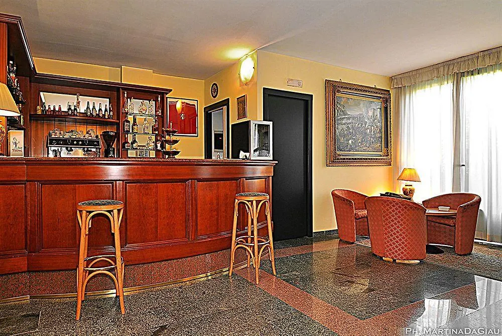 Hotel Ascot Lodging Cardano Al Campo