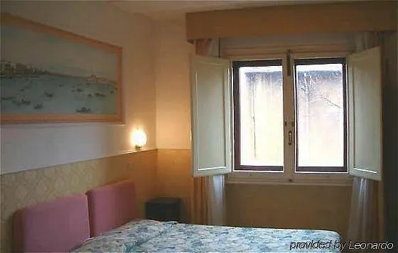 Ascot Lodging Cardano Al Campo 2*,