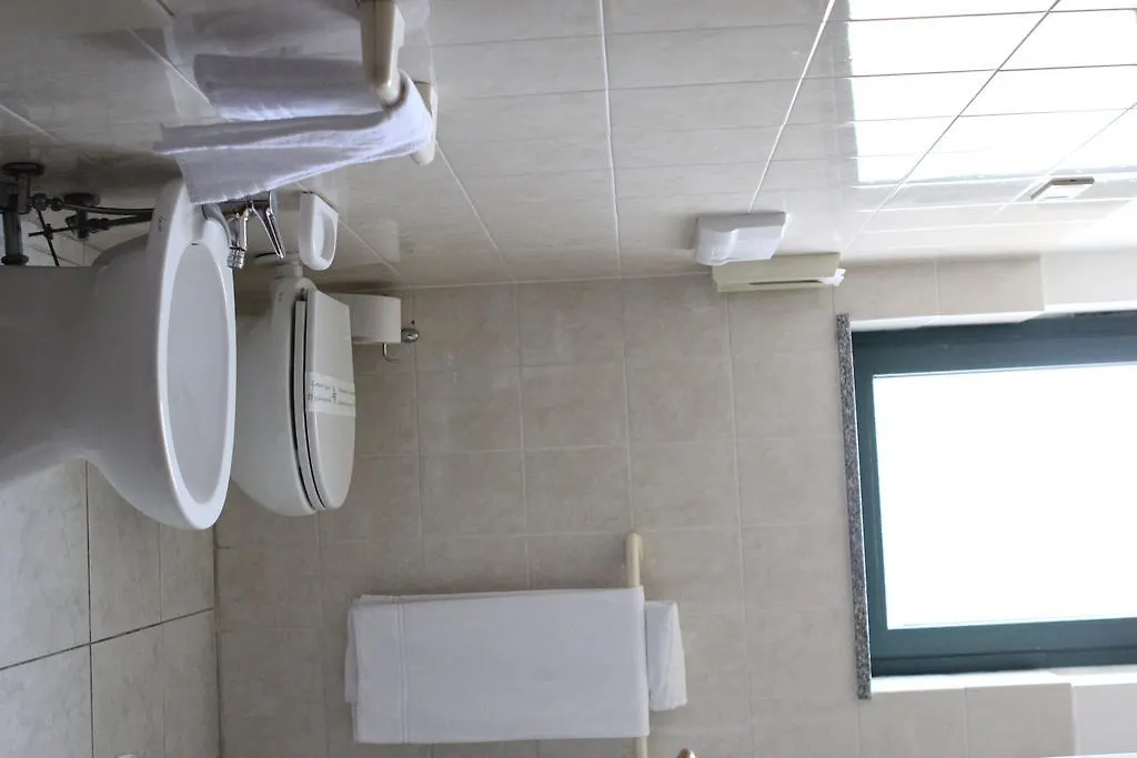 Ascot Lodging Cardano Al Campo