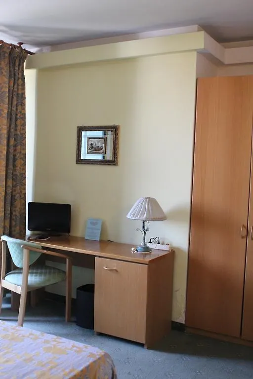 ** Hotel Ascot Lodging Cardano Al Campo Italia