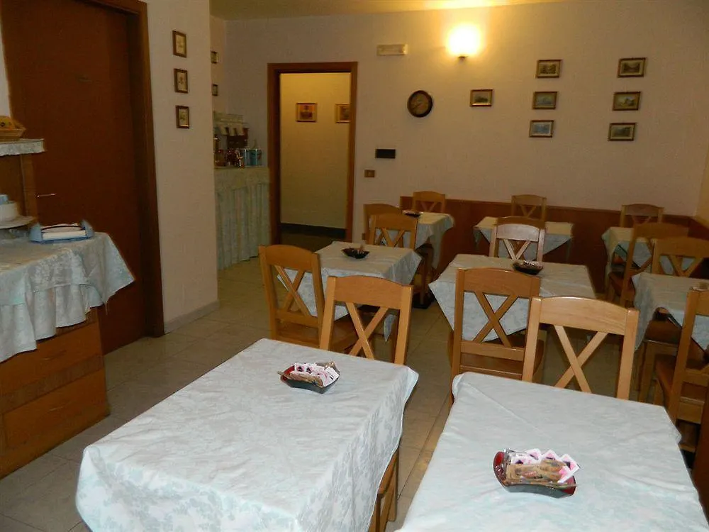 Ascot Lodging Cardano Al Campo 2*,