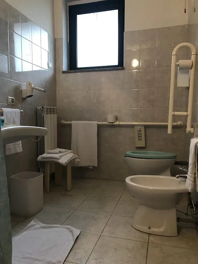 ** Hotel Ascot Lodging Cardano Al Campo Italia