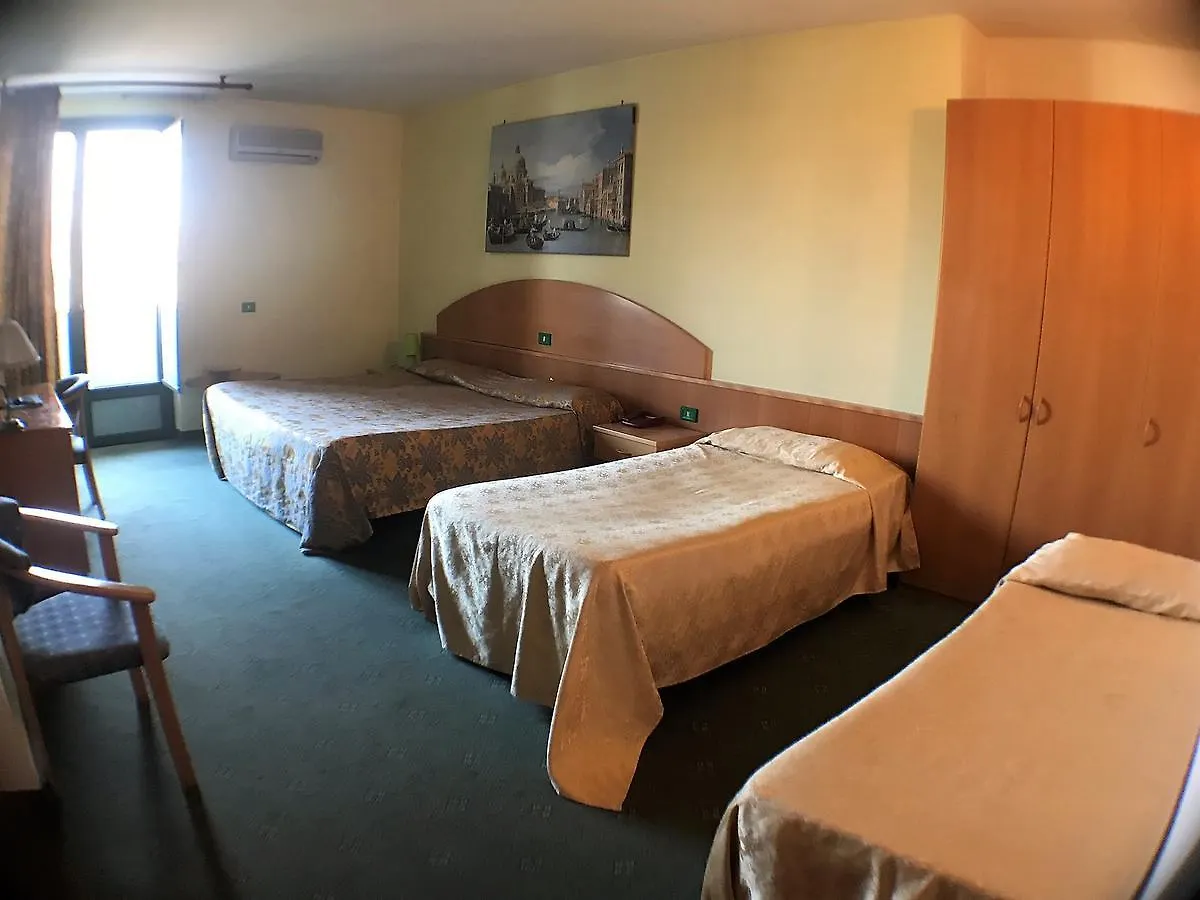 Hotel Ascot Lodging Cardano Al Campo